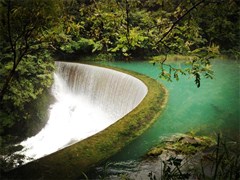 A線：黃果樹風(fēng)景名勝區(qū)+西江千戶苗寨+荔波大小七孔+青巖古鎮(zhèn) +荔波古鎮(zhèn)+龍里油畫大草原+飛越黃果樹·雙動五天游